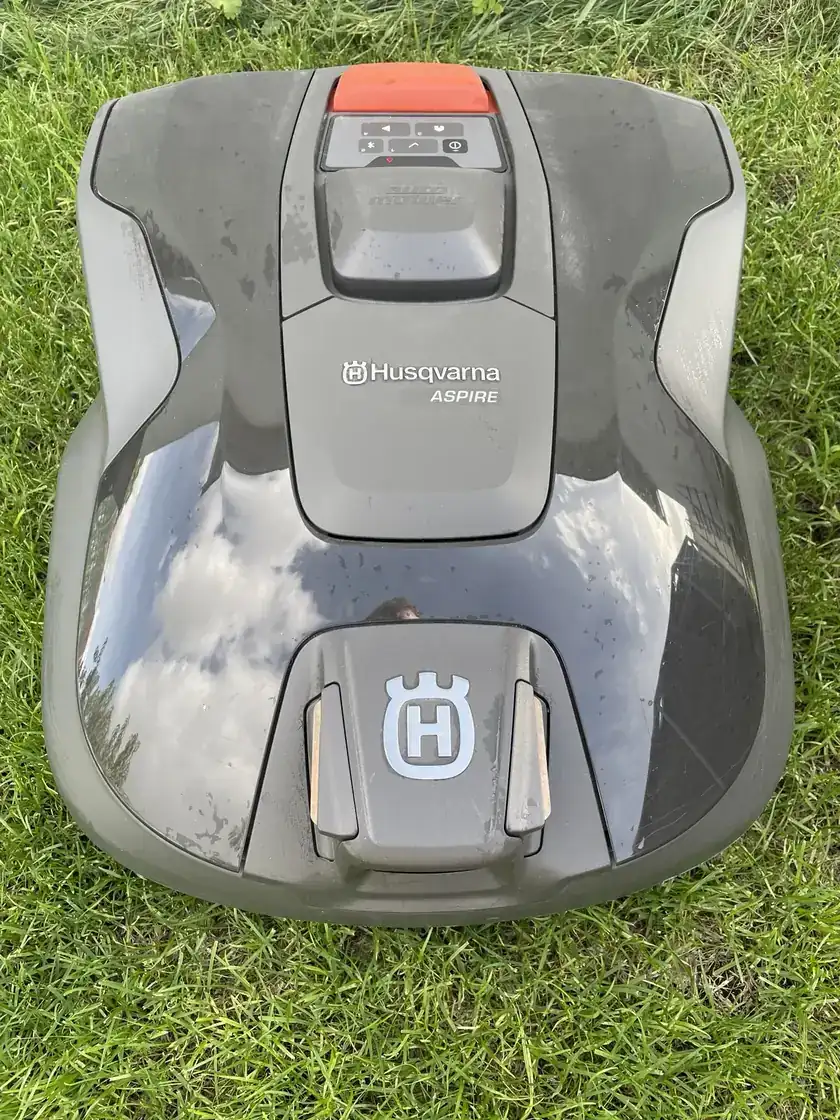 Husqvarna Aspire R6V photographié pendant le test LeBonRobot