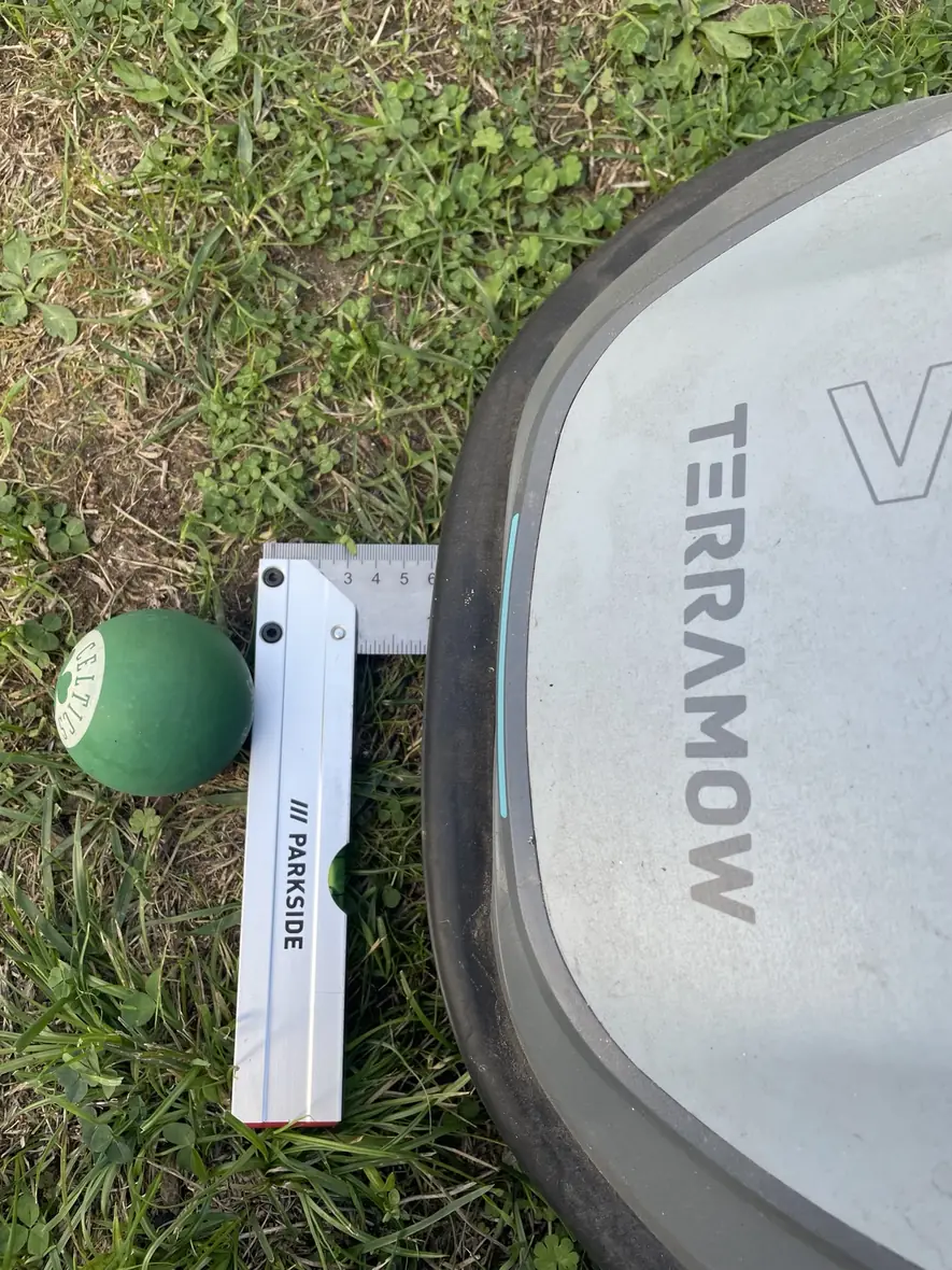Balle verte test obstacle TerraMow